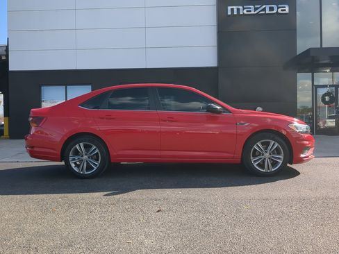 Used 2019 Volkswagen Jetta R-Line image 2