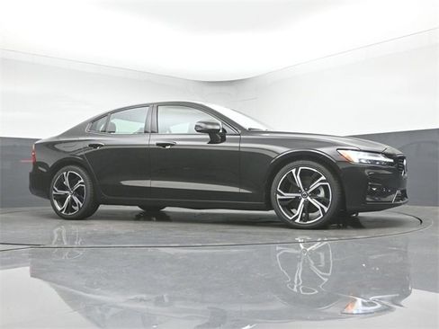 Used 2024 Volvo S60 B5 Plus image 34