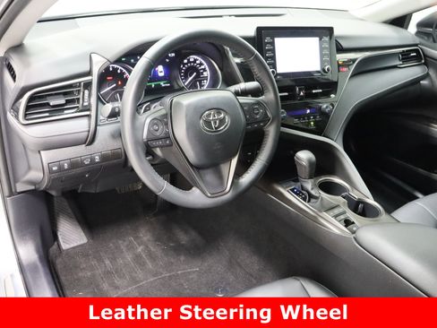 Used 2022 Toyota Camry SE image 13
