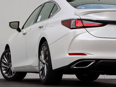 New 2025 Lexus ES 350 Ultra Luxury image 8