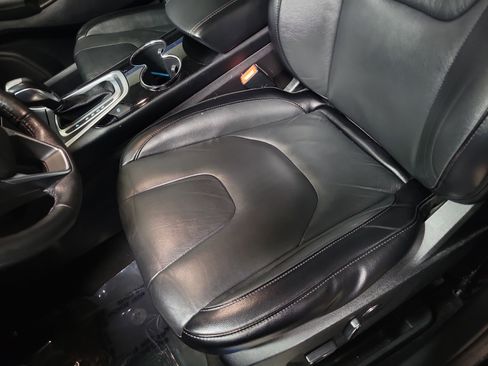 Used 2018 Ford Edge Titanium w/ Technology Package image 17