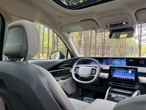 Used 2025 Lincoln Nautilus Reserve w/ Jet Appearance Package image 25