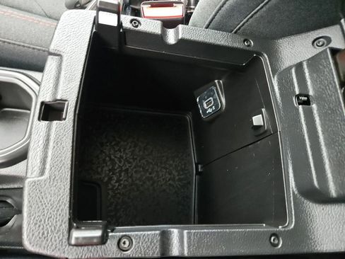 Used 2025 Jeep Wrangler Unlimited Rubicon AWD/4WD image 29