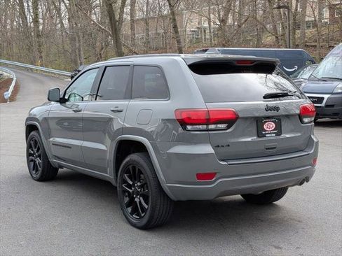 Certified 2022 Jeep Grand Cherokee Laredo X AWD/4WD image 8