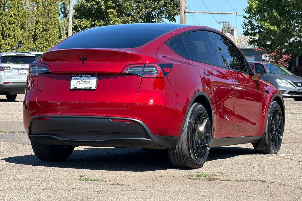 Used 2024 Tesla Model Y Long Range AWD/4WD image 5