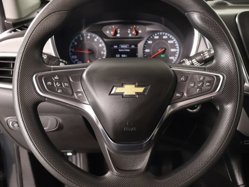 Used 2021 Chevrolet Equinox LS w/ LS Convenience Package FWD image 2