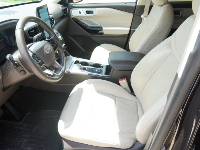 Used 2023 Ford Explorer Platinum w/ Technology Package AWD/4WD image 19