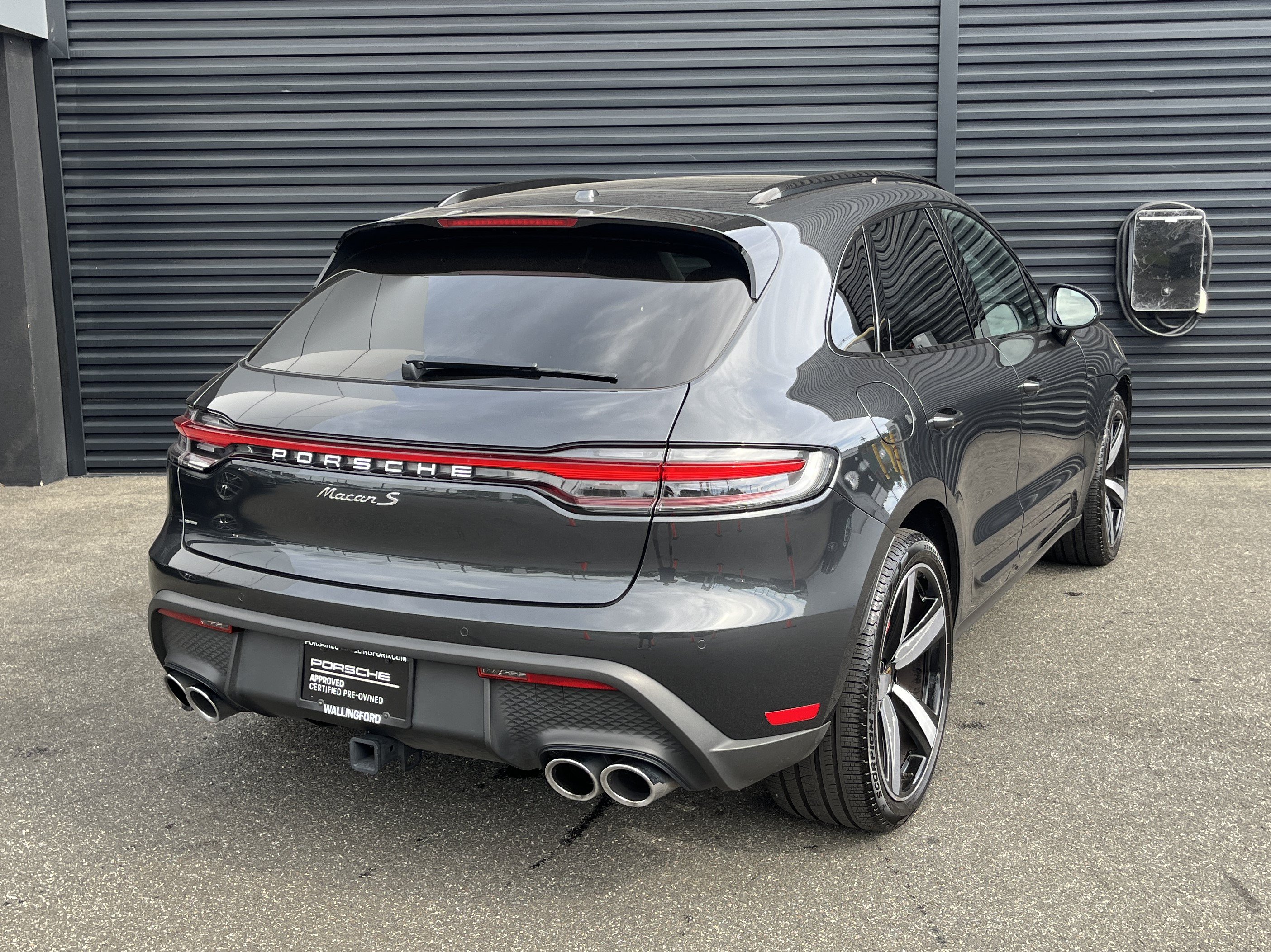 Certified 2024 Porsche Macan S AWD/4WD image 9