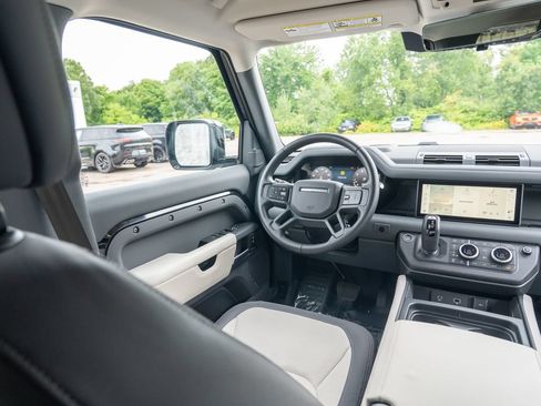 Used 2024 Land Rover Defender 110 X-Dynamic SE AWD/4WD image 19