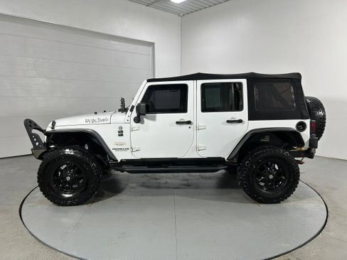 Used 2014 Jeep Wrangler Unlimited Sahara image 20