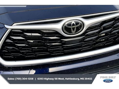 Used 2021 Toyota Highlander XLE FWD image 22