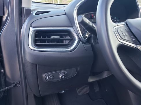 Used 2022 Chevrolet Equinox LT w/ Driver Convenience Package image 15