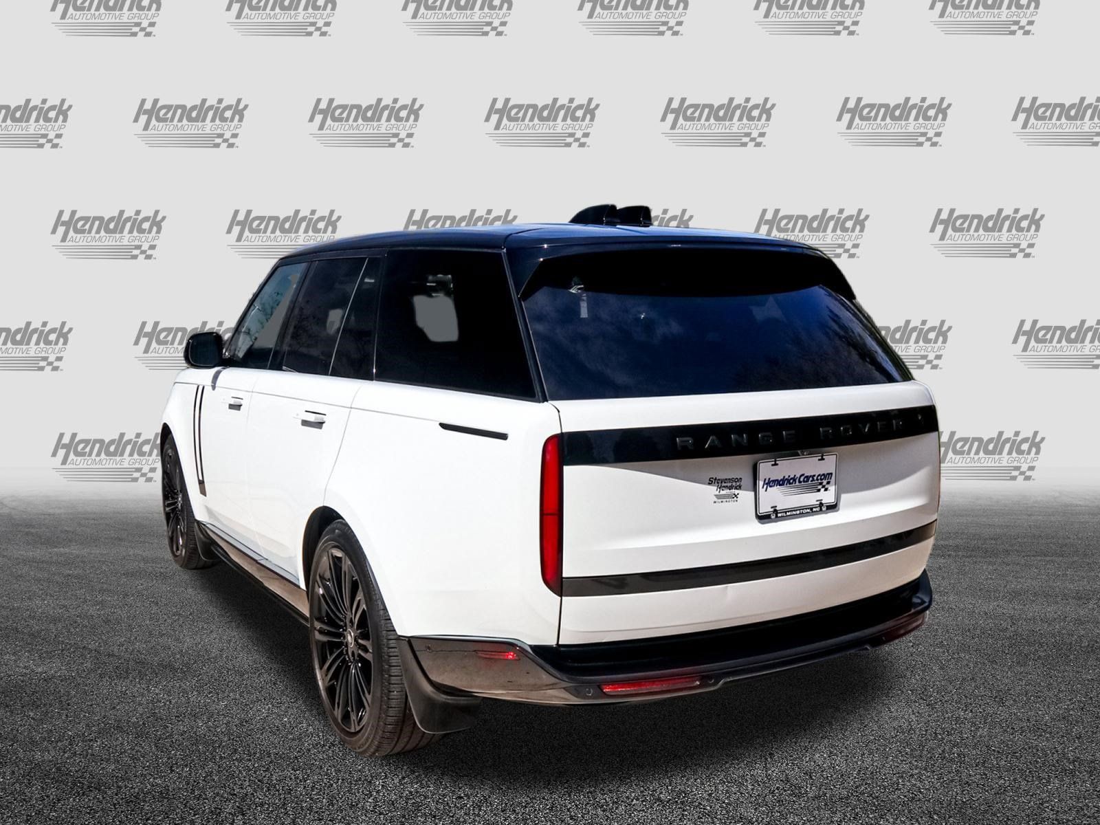 Used 2025 Land Rover Range Rover SE AWD/4WD image 8