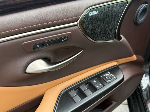 Used 2020 Lexus ES 300h w/ Premium Package FWD image 34