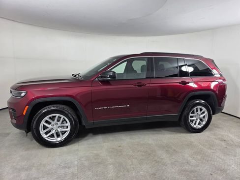 Used 2025 Jeep Grand Cherokee Laredo X RWD image 7