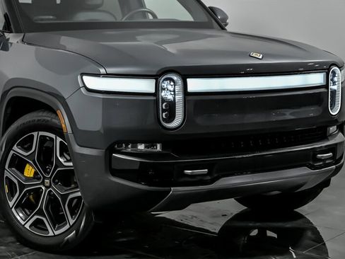 Used 2022 Rivian R1T Launch Edition image 2