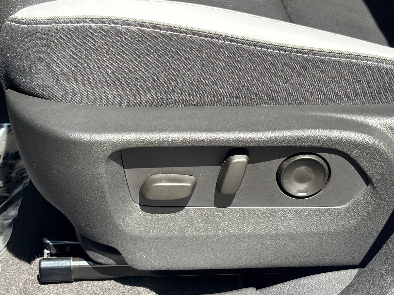 Used 2025 Buick Envision Sport Touring AWD/4WD image 27
