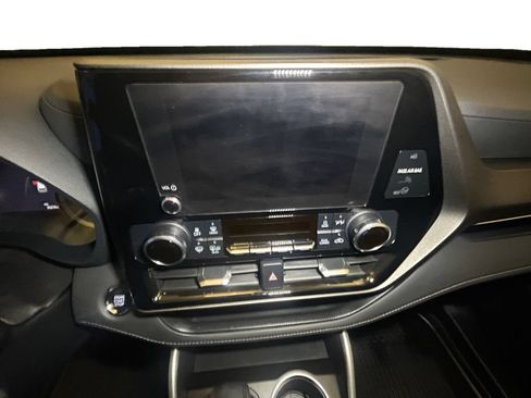 Used 2023 Toyota Highlander L FWD image 10