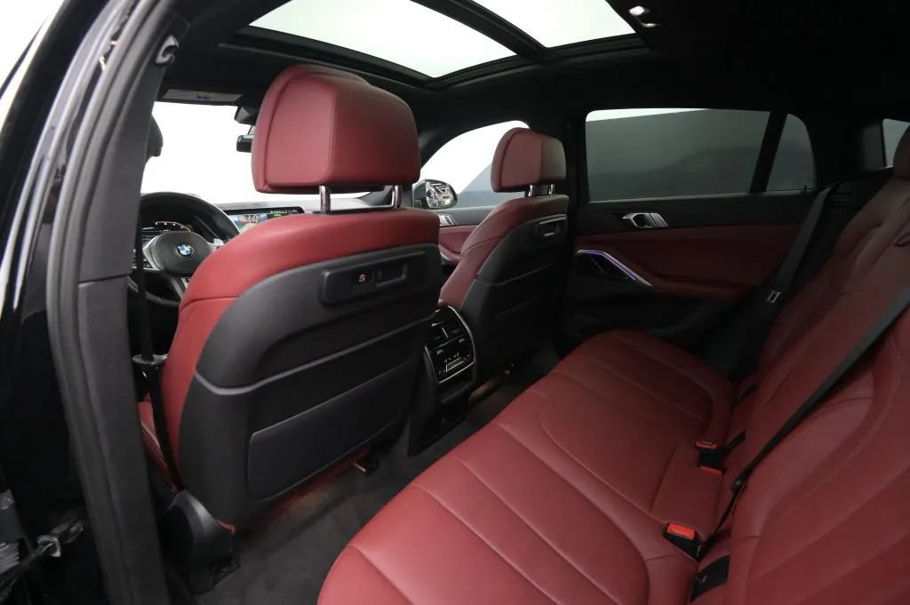 Used 2021 BMW X6 M50i AWD/4WD image 34