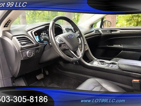 Used 2017 Ford Fusion SE w/ Fusion SE Technology Package FWD image 12