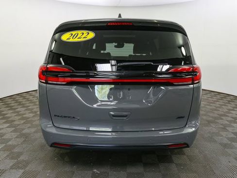 Used 2022 Chrysler Pacifica Touring-L w/ Uconnect Theater Family Group AWD/4WD image 8
