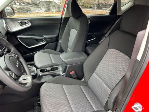 Used 2025 Kia Soul LX w/ LX Technology Package image 31