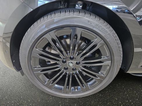 Used 2023 Land Rover Range Rover Long Wheelbase SE image 32