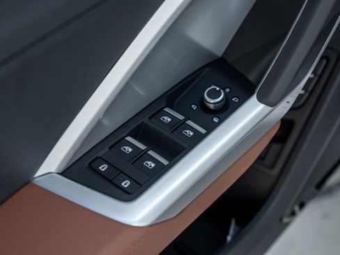 Used 2025 Audi Q3 2.0T Premium Plus w/ Premium Plus Package image 17