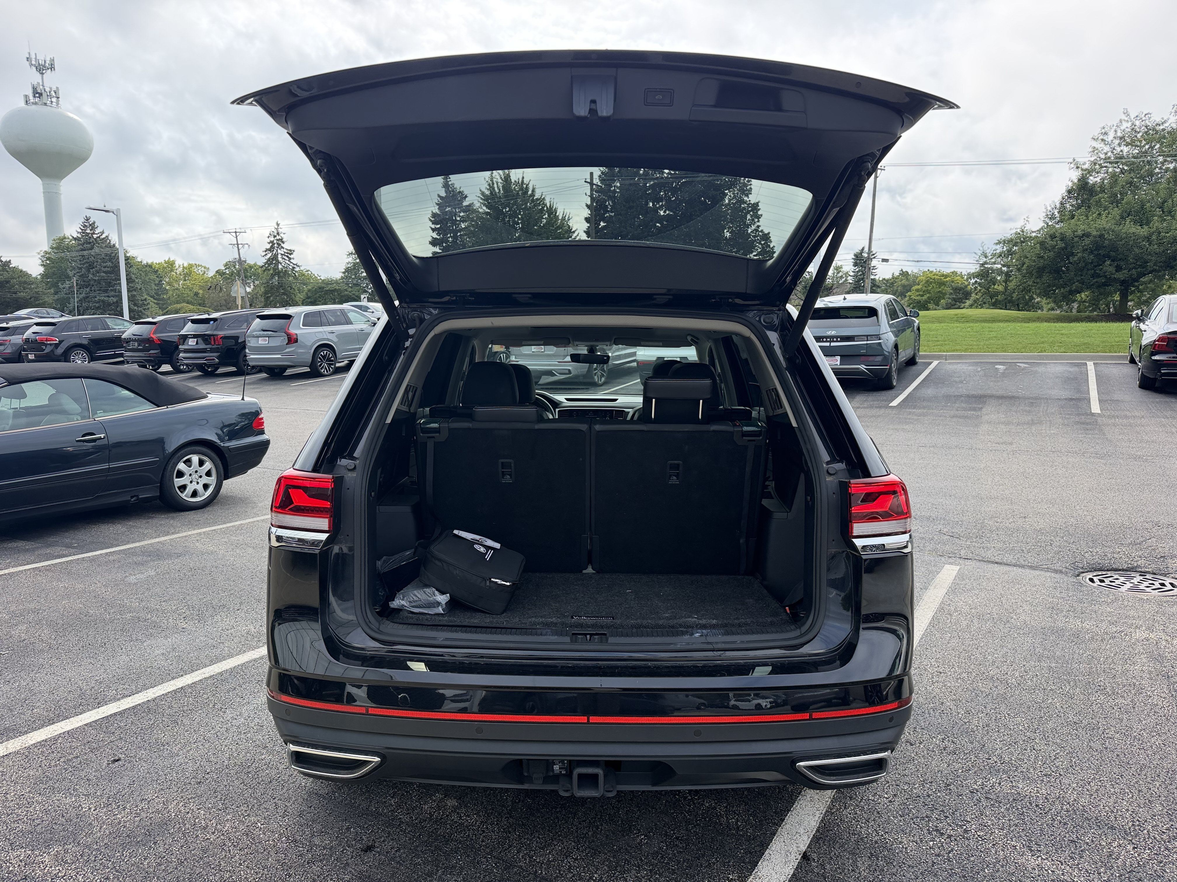 Used 2023 Volkswagen Atlas SE w/ Panoramic Sunroof Package AWD/4WD image 13