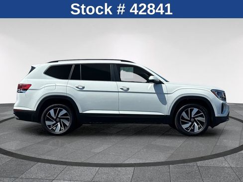 Used 2024 Volkswagen Atlas SE AWD/4WD image 4