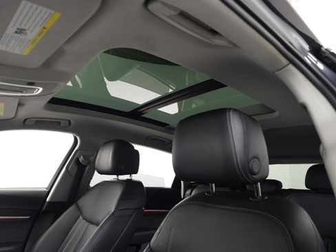 Used 2019 Audi e-tron Prestige w/ Prestige Package image 15