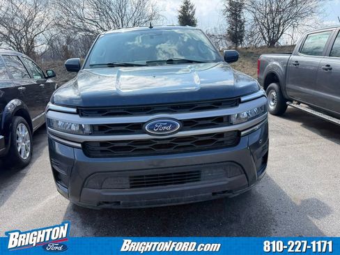 Used 2023 Ford Expedition XLT image 2