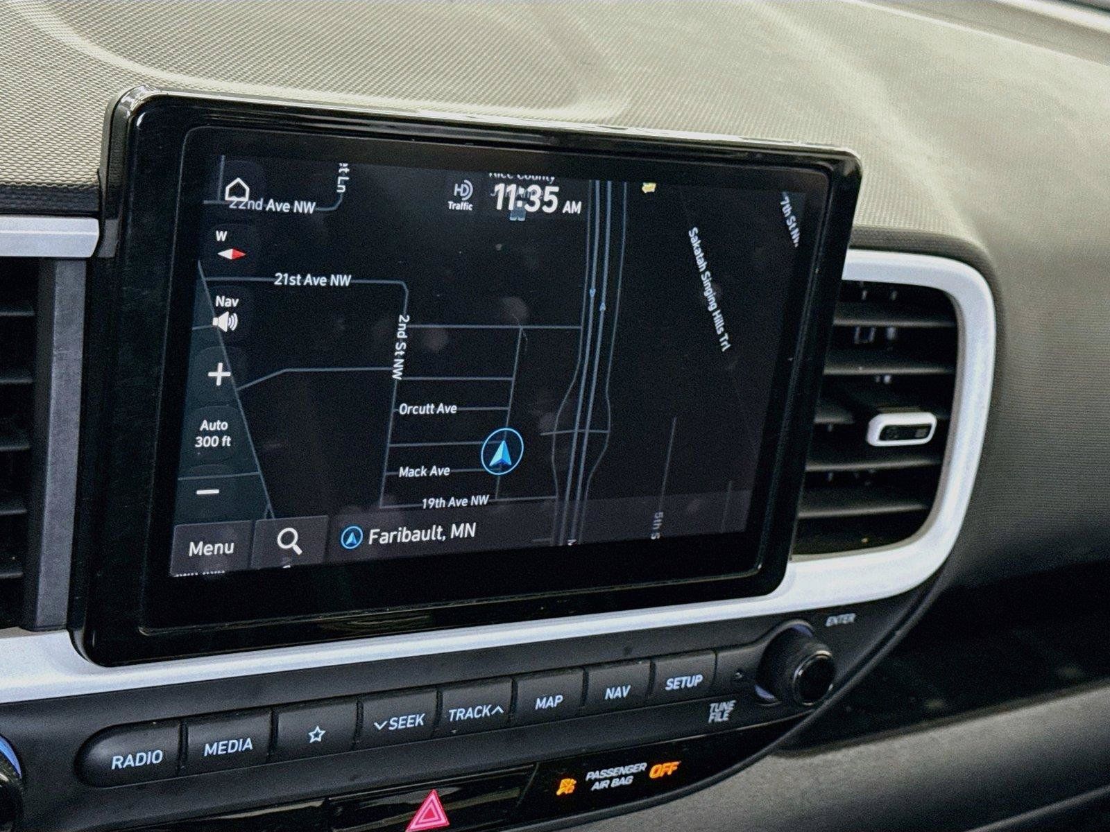 Used 2022 Hyundai Venue Limited w/ Cargo Package FWD image 4