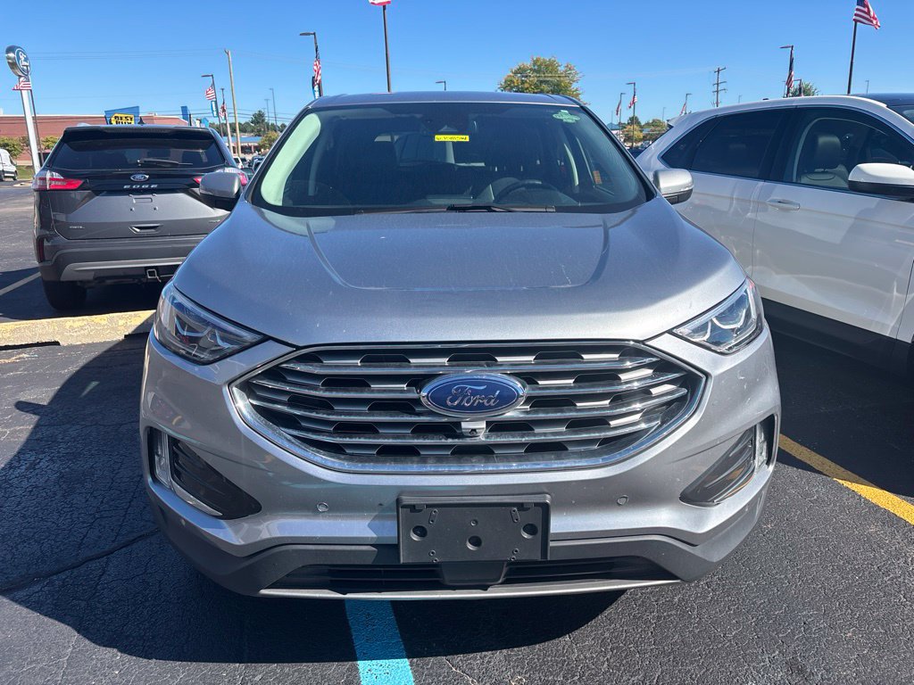 Used 2022 Ford Edge Titanium w/ Equipment Group 301A AWD/4WD image 2