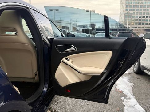 Used 2017 Mercedes-Benz CLA 250 4MATIC image 31