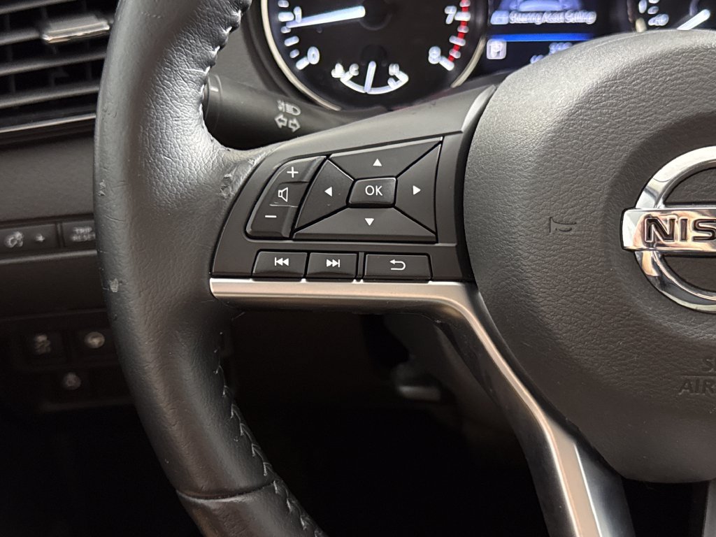 Used 2020 Nissan Rogue Sport SL FWD image 16