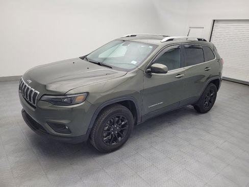 Used 2019 Jeep Cherokee Latitude Plus w/ Cold Weather Group image 2