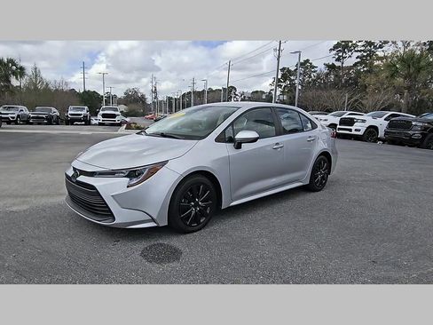 Used 2024 Toyota Corolla LE image 39