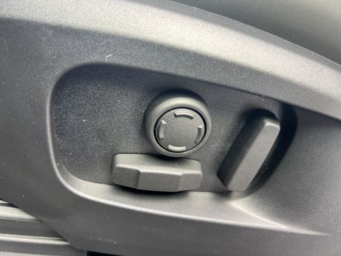 New 2025 Land Rover Defender 90 X-Dynamic SE image 24