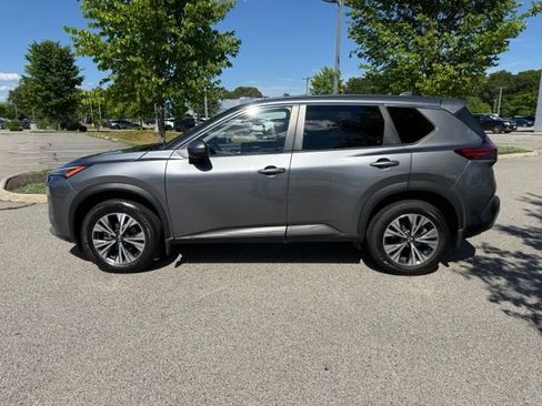 Used 2023 Nissan Rogue SV FWD image 8