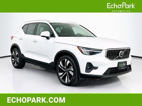 Used 2023 Volvo XC40 B5 Plus w/ Climate Package AWD/4WD image 1