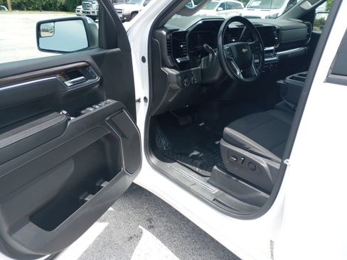 Used 2025 Chevrolet Silverado 1500 LT RWD image 11