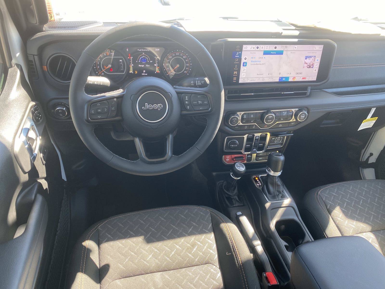 Used 2026 Jeep Gladiator Mojave AWD/4WD image 19