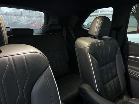 Used 2025 Buick Enclave Avenir image 10
