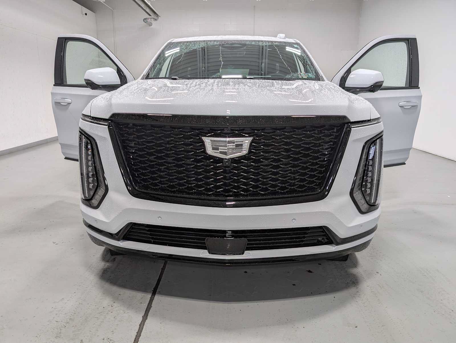 Certified 2026 Cadillac Escalade ESV Platinum Sport w/ LPO, ONYX Package AWD/4WD image 16