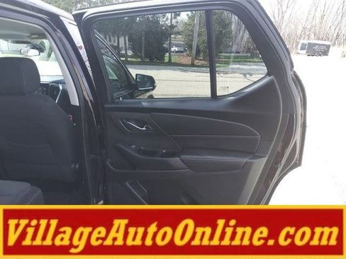 Used 2021 Chevrolet Traverse LT image 41