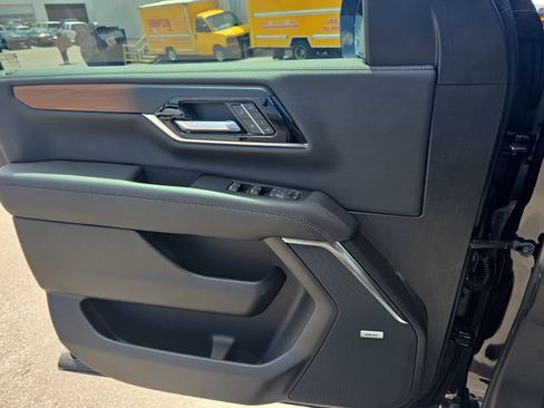Used 2025 GMC Yukon Denali w/ Denali Reserve Package AWD/4WD image 26