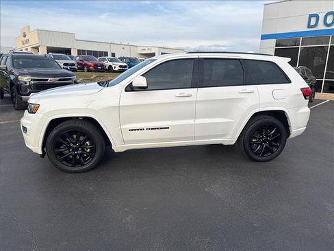 Used 2021 Jeep Grand Cherokee Laredo X image 12