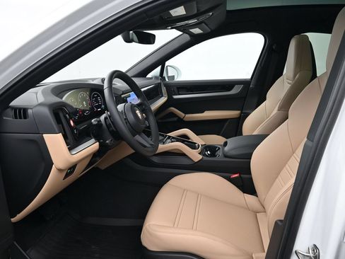 Certified 2026 Porsche Cayenne Coupe AWD/4WD image 4