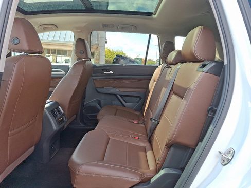 Certified 2023 Volkswagen Atlas SE w/ Panoramic Sunroof Package image 10